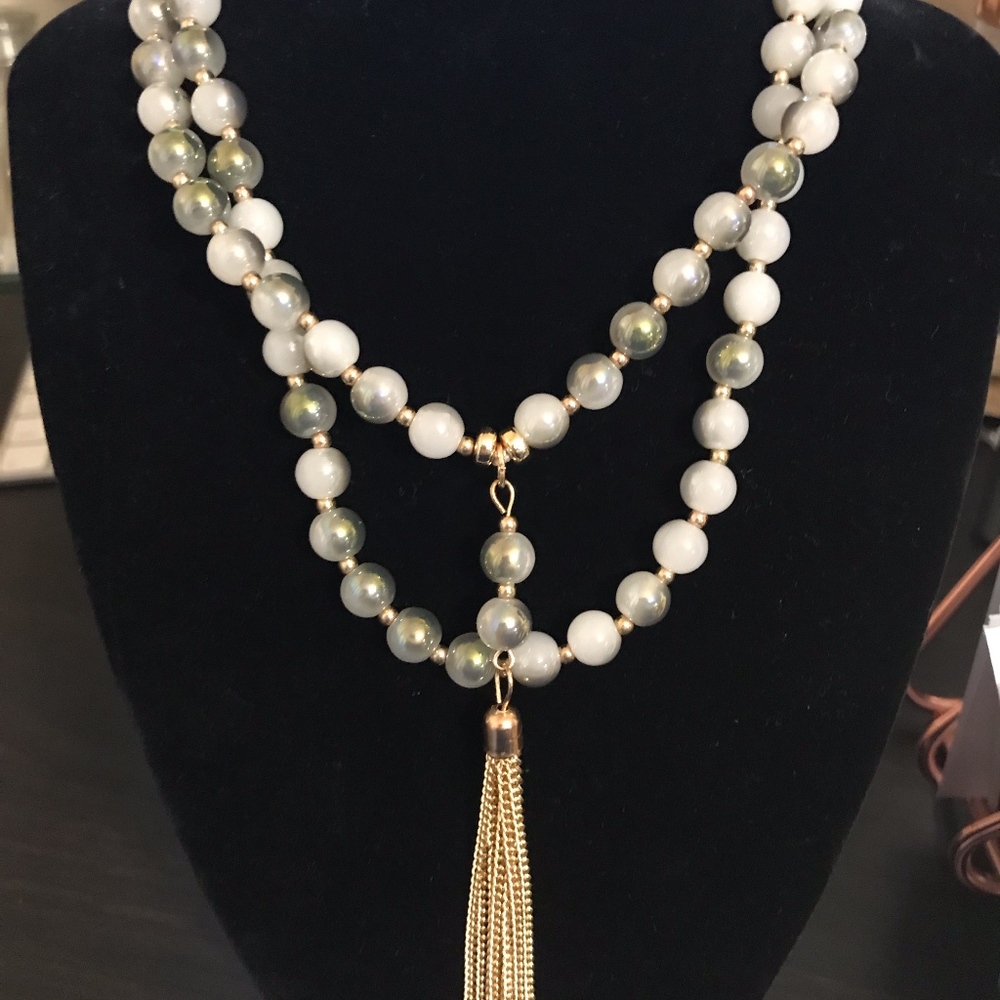 3/$12 Arizona iridescent pearl necklace